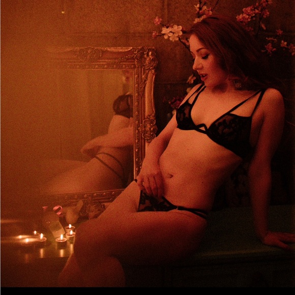 Thistle and Spire black bra and thong - Picture 1 of 4